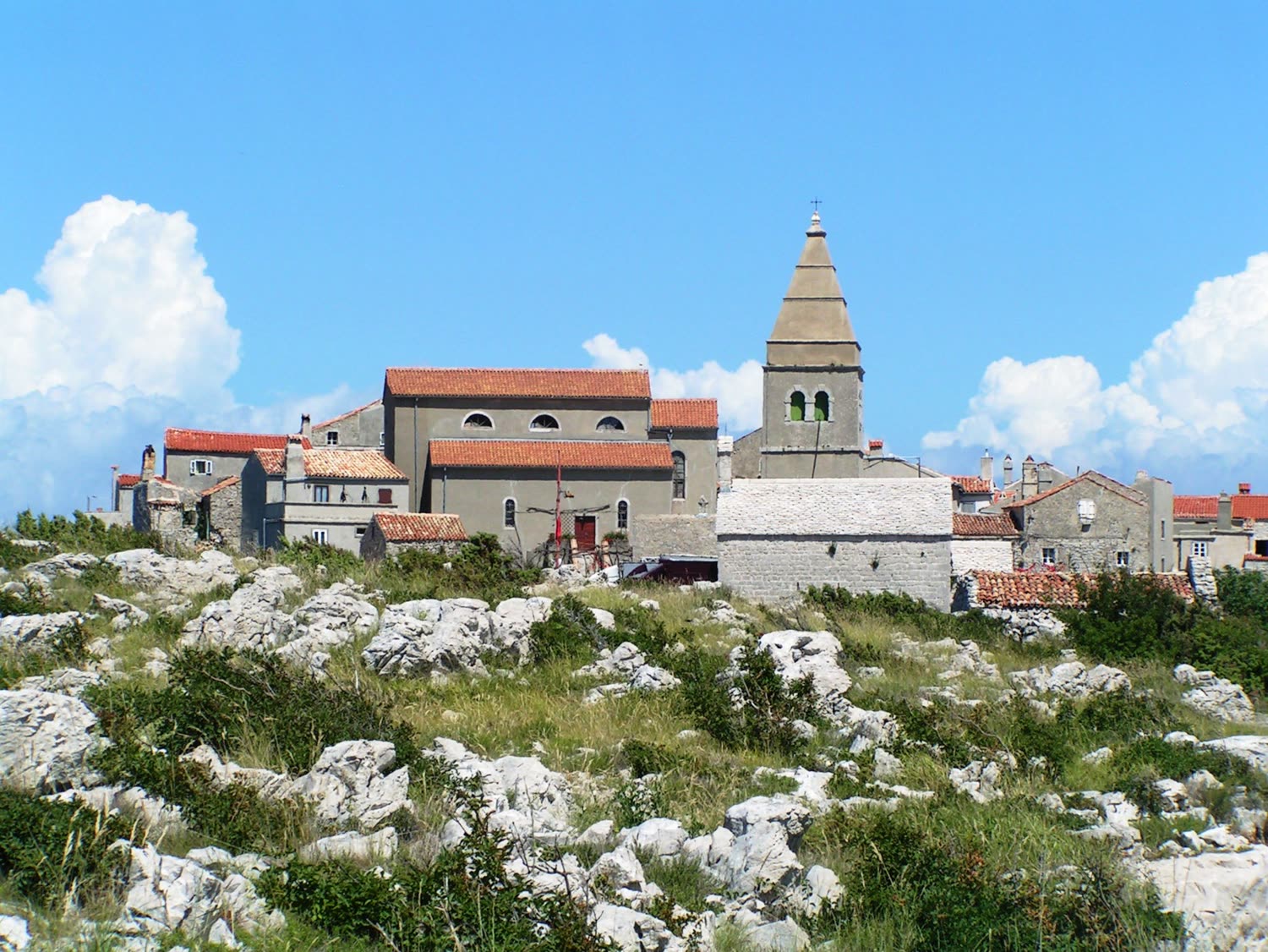 Lubenice cliff village and the Sv. Ivan descent